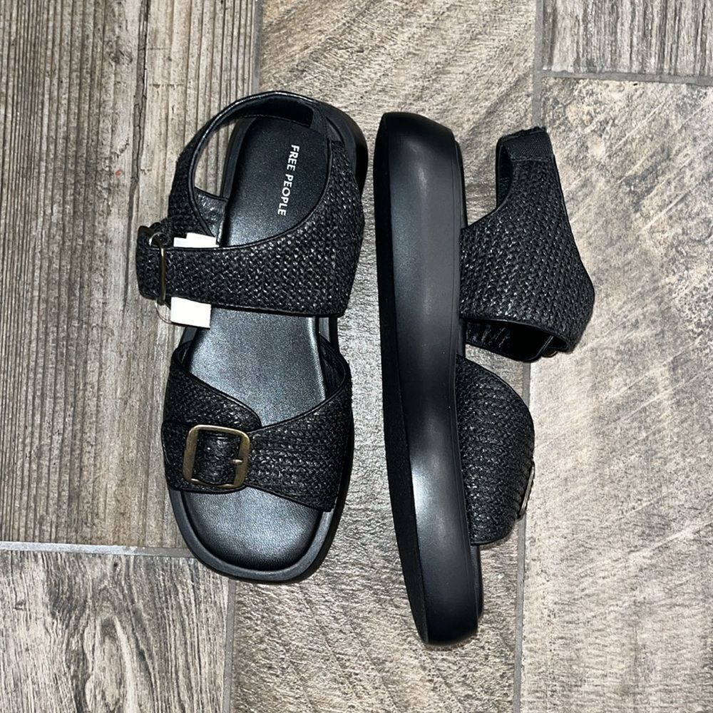 Nwt Free People black platform sandals